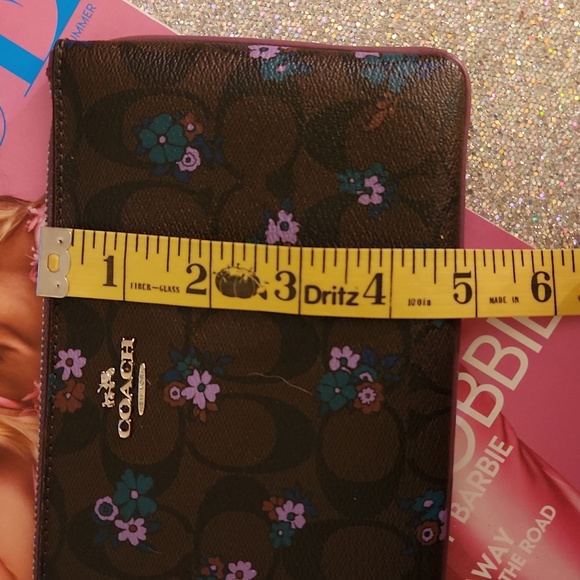 Coach wristlet - Picture 10 of 12